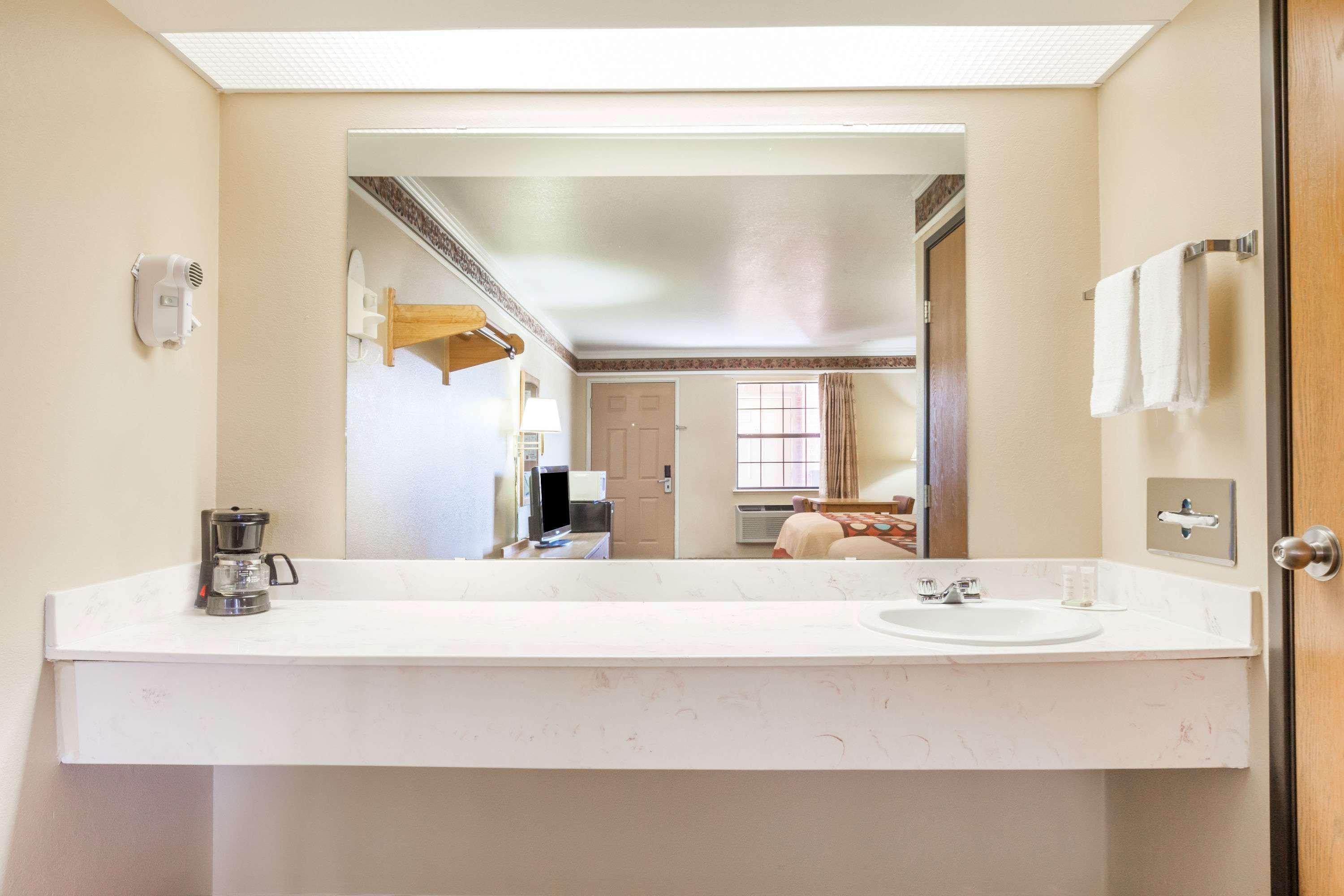 Super 8 By Wyndham Mount Vernon Extérieur photo